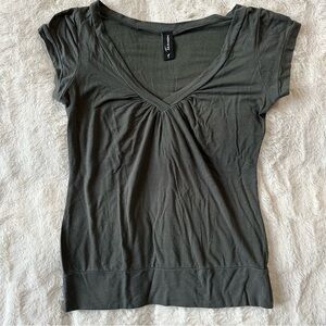 TAMNOON Olive Charcoal Short Sleeve V-Neck Top size 1
